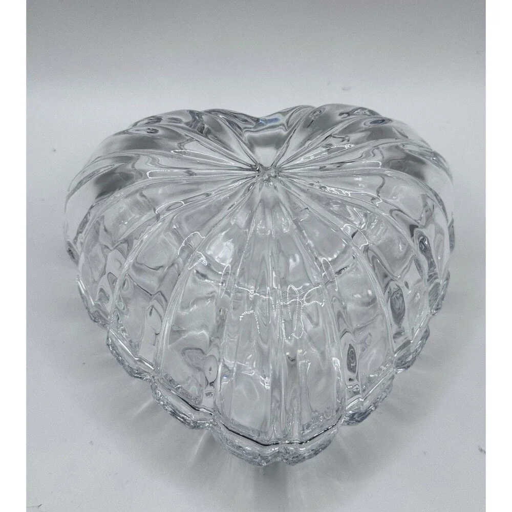 Vintage Clear Glass Heart Shaped Trinket Box Covered Candy Dish Jewelry Box 4.5”